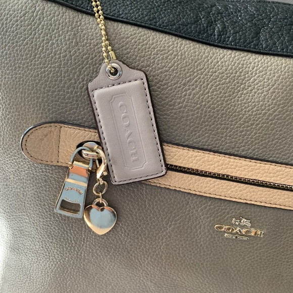 Coach premium leather - Picture 4 of 15